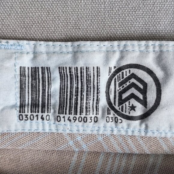 Analog skater shorts men's size 34 cream with light blue plaid pattern - Picture 6 of 14